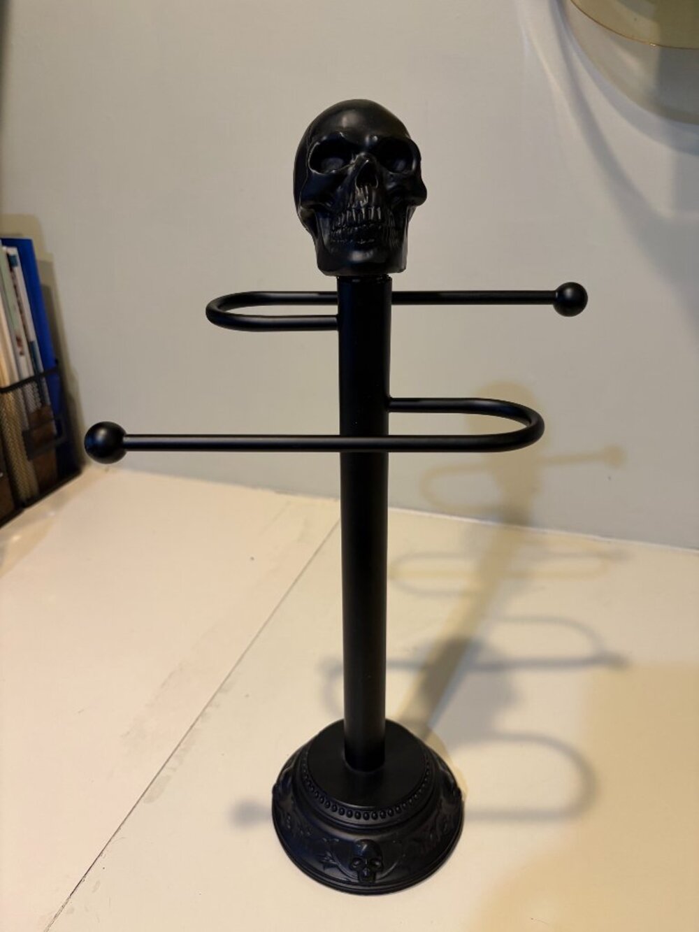 KASSATEX BLACK HALLOWEN SKULL THEMED GOTHIC FREESTANDING TOWEL HOLDER 16" Tall